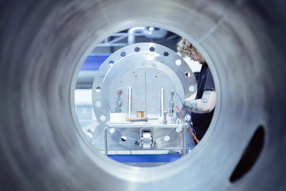 Wgląd w technologię laboratorium TIYO służącą do analizy gazów w akumulatorach