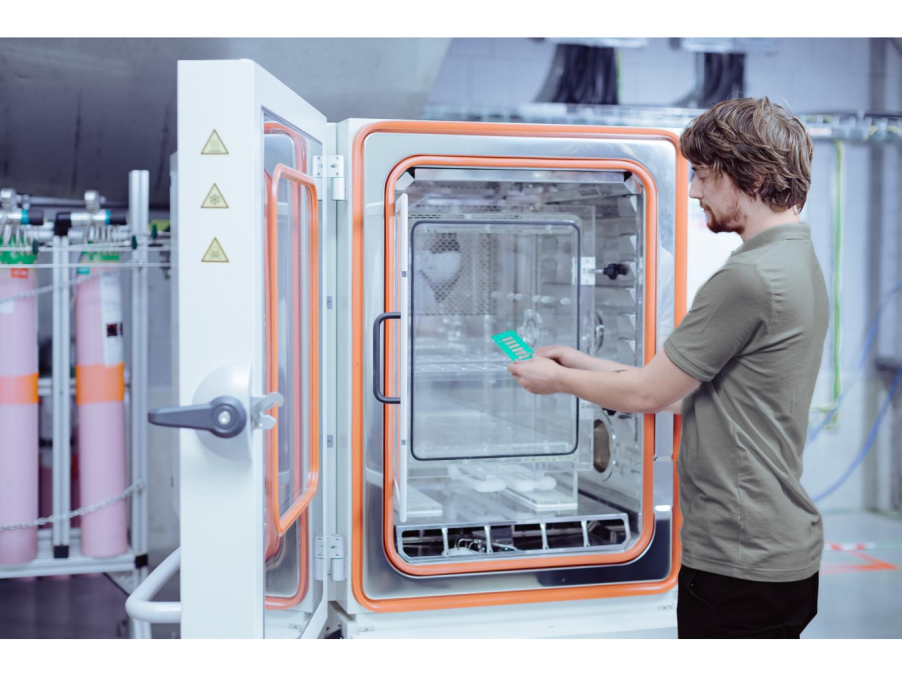 badana próbka podczas testów MFG w laboratorium TIYO badana próbka podczas testów MFG w laboratorium TIYO