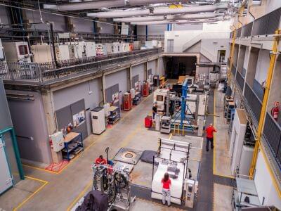 widok z drona na wnętrze laboratorium Tiyo widok z drona na wnętrze laboratorium Tiyo